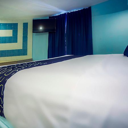 Capital O Hotel Diro, Monterrey Zewnętrze zdjęcie