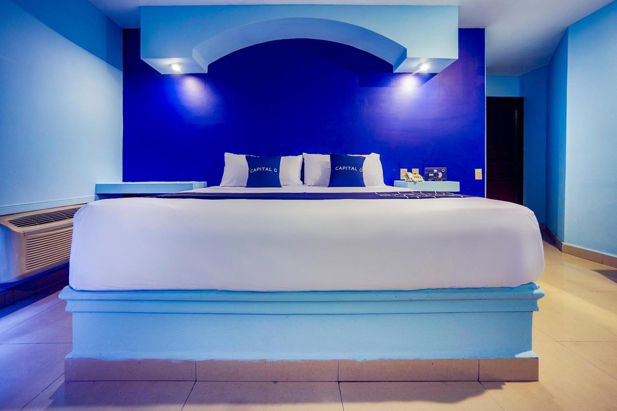 Capital O Hotel Diro, Monterrey Zewnętrze zdjęcie